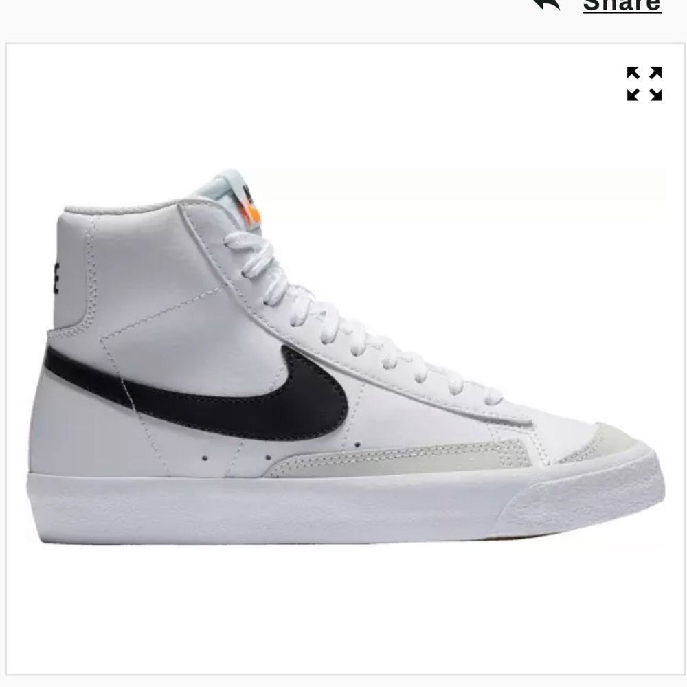 Nike Kids’ Grade School Blazer Mid ‘77 Shoe